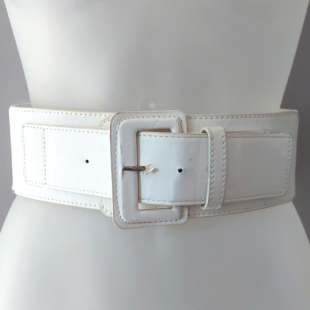 Le Chateau White Wide Width Faux Leather Stretch Belt Size Medium